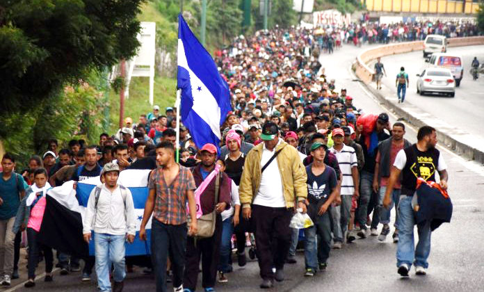 Caravana-migrante-Honduras-696x464