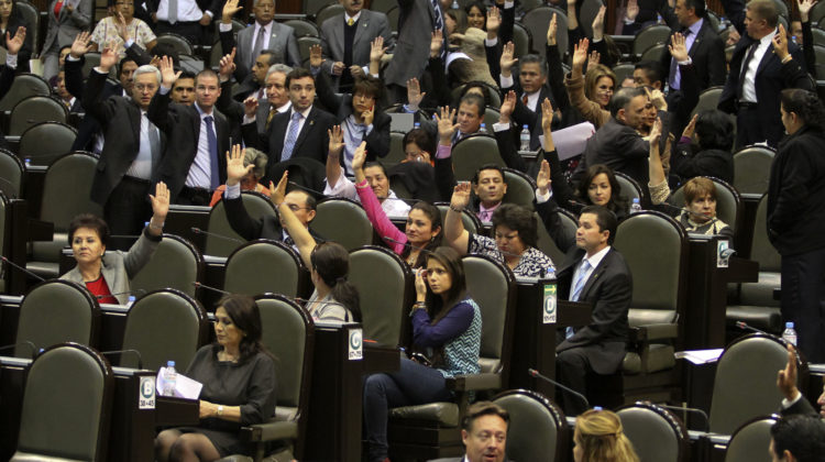 21213014. México, D.F.- La Ley Orgánica de la Administración Pública Federal, fue aprobada en la Cámara de Diputados.
NOTIMEX/FOTO/JORGE GONZALEZ/JGN/POL/